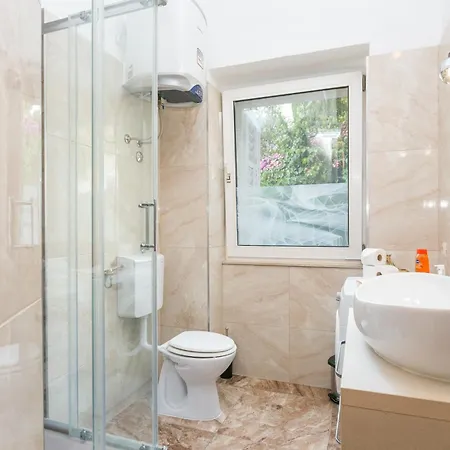 Вилла Seaside Luxury With A Swimming Pool - 23559